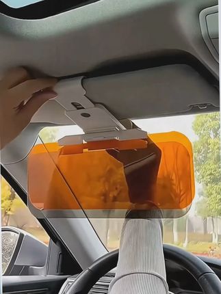 开车怕强光刺眼?这款日夜两用遮阳板护目镜必须安排! 白天能挡太阳强光,不晃眼更安全;晚上遇到远光也不怕,能弱化炫目光线,夜间行车视线更清晰。 它直接卡在汽车遮阳板上就能用,不用时翻上去不占地方,切换日夜模式也很方便。不管是晴天正午开车,还是夜间走高速,有它在能大大降低强光带来的驾驶风险,妥妥的汽车好物! #遮阳板护目镜 #汽车强光防护 #日夜两用护目镜 #开车安全神器 #汽车用品