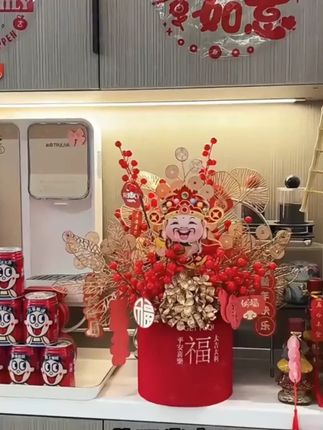 摇头财神新居仿真花搬家乔迁之喜福桶装饰用乔迁#摇头财神 #摇头财神挂件 #装饰摆件