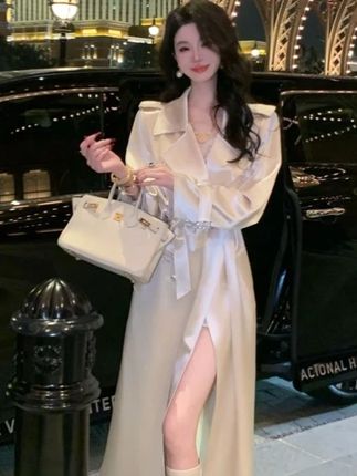 美女入秋第一件风衣外套!爱了#高级感穿搭#风衣#穿搭#穿出高级感#ootd穿搭