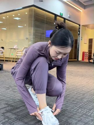 运动 我要不停的努力,成为一个优秀的人。 #健身穿搭  #运动穿搭  #秋季新款  #运动速干服推荐