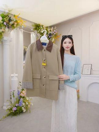 新款单排扣风衣,中长款更有气质#三彩 #三彩服饰 #穿搭