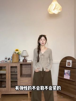蝴蝶结v领长袖t恤新款小众木质五角星花朵纽扣修身显瘦上衣#秋季穿搭 #气质 #时尚 #高级感穿搭 #谁穿谁好看系列