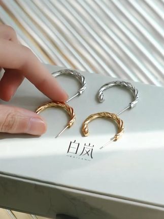 麻花耳环|立体麻花缠绕设计+S925银扭结细节,暖金色衬得肤色像打了一层柔光,冷冽银色超显白提气色显贵气。#白岚 #白岚麻花耳环 #白岚耳饰 #白岚饰品旗舰店 #时髦精城市漫游计划 ED2781ED2782-JH2509