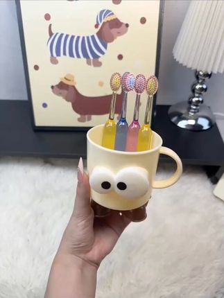 专门为小朋友设计的凸面牙刷,不仅好看还特别好用!到手6支才这价,妈妈们真的可以给孩子安排上!