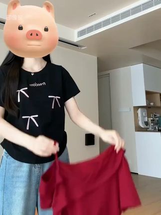 啊啊啊!谁懂这件斜肩短袖T恤的含金量!简直是肩宽方圆脸姐妹的天菜!版型巨遮肉显瘦!基础百搭不挑人!#夏季新款#斜肩上衣#微胖穿搭#简约大气#ootd穿搭