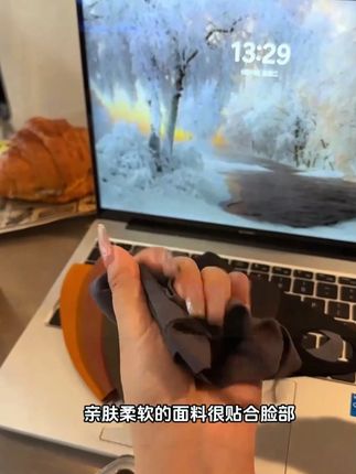 防晒口罩拿上就用不上了,一定要提前围 #美拉德 保暖口罩,出门上班骑车戴上不担心风吹的脸疼,同样护眼角设计阻挡紫外线照射,赶紧给家人提前准备好#保暖口罩 #护眼角口罩 #素颜神器 #出门必备