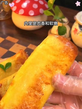 用家里吃剩下的馒头,居然就能做出香浓拉丝,孩子特别爱吃的披萨,做法简单易学#自制披萨 #馒头披萨