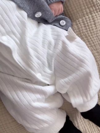 二月龄|今天不装可爱装酷??~ #宝宝毛衣 #宝宝外套 #人类幼崽 #宝宝ootd #秋日穿搭分享