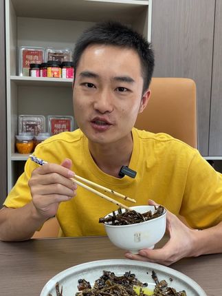 没胃口吃饭的时候,我就喜欢整点晒辣椒下饭 #开胃神器 #老坛晒辣椒 #下饭菜
