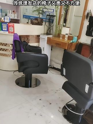 网红理发店简约剪发美发烫染椅理发升降旋转凳子美发椅子理发椅子 不管是理发店还是家庭,都能轻松驾驭。传统理发店的椅子又贵又不方便,还特别占地方。但咱家的理发升降旋转凳子就不一样了,它是不锈钢材质的,结实又耐用,而且还有皮革面料,坐上去非常舒服。它的设计符合人体工学,座包很柔软,坐再久都不会累。更重要的是,它可以万向移动,想去哪儿就去哪儿,让剪头发变得更简单。现在厂家直接销售,喜欢的朋友赶快下单吧!#理发椅 #理发椅子 #理发椅厂家 #理发椅子发廊专用 #理发椅源头工厂