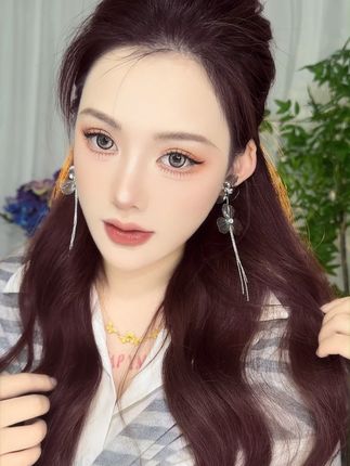 氛围感绝了‼️镂空花朵流苏耳饰好有古早感 #美出高级感 #耳饰 #氛围感 #高级感