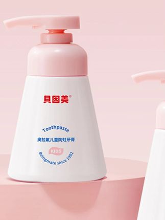 宝妈们,给娃选牙膏别再纠结啦!贝因美这款奥拉氟牙膏太懂孩子了~ 按压式设计超方便,宝宝自己就能挤,再也不用抠牙膏管啦!低氟配方专门为大童研发,防蛀护齿刚刚好,就算不小心咽下去也不怕。水果味甜甜的,娃刷牙像吃糖果一样积极,再也不用追着喂刷牙啦!大瓶装超耐用,一支能用上小半年。刷完嘴巴香香的,牙齿滑溜溜~ 让孩子爱上刷牙,就从这支牙膏开始,赶紧安排!#牙膏 #儿童牙膏 #低氟牙膏 #防蛀牙膏 #防蛀牙