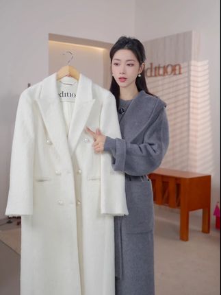 一个女生不购物,那她的审美只能由周围人决定 直播中#秋日户外就穿琥珀系#流光游牧风加牛仔是自由的味道#拿捏秋冬叠穿公式#琥珀流光风外套太适合秋天了#秋季清冷感白月光穿搭
