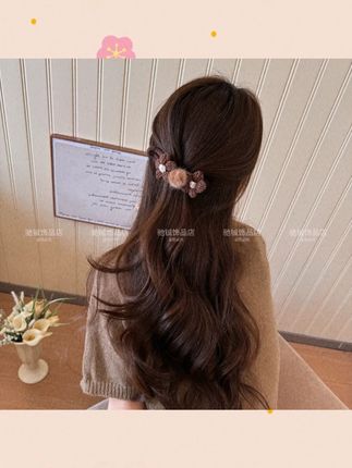 慵懒奶咖~毛线花朵鸭嘴夹秋冬针织花朵发夹温柔气质后脑勺发饰#秋冬发饰 #毛线花朵发夹 #鸭嘴夹 #温柔气质发夹 #后脑勺发饰