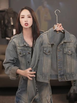 美式复古印花牛仔外套女春秋季薄荷曼波重工宽松显瘦夹克8703 #美式复古穿搭 #牛仔外套穿搭 #牛仔裤皮夹克 #薄荷曼波风穿搭 #秋季主打简单干净氛围感