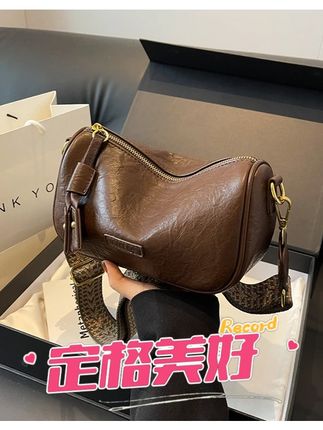 ins斜挎包美拉德复古包包女2025早秋新款爆款时尚百搭单肩斜挎包#美包分享 #包包穿搭 #包包女款高级感 #时尚好物推荐 #爆款热卖中