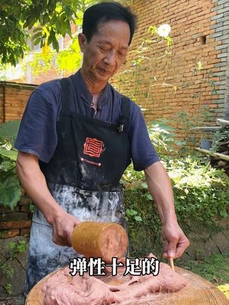 作为百搭王者的肉燕,它可以煮各种汤底,可以煎炸,可以蒸炒,咸甜皆可,当然一碗清汤回归本味也很鲜美,口味不要太丰富!#美食#美食分享#特色美食#馄饨#肉燕