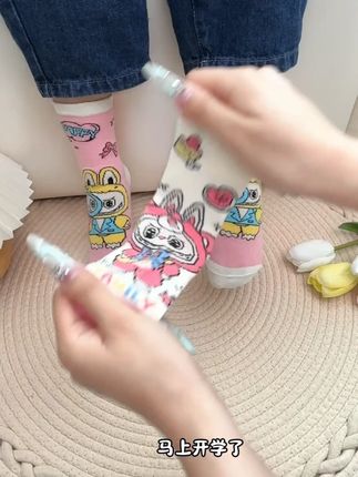 拉布布女童袜子春秋无骨儿童潮袜女孩卡通可爱童袜秋季舒适中筒袜#拉布布女童袜 #春秋童袜 #无骨袜子 #女童潮袜 #宝宝穿搭