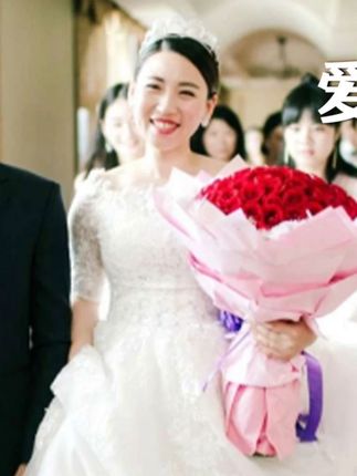 没领证,把1000万房子写女友名下,女方父母震惊! #夫妻 #爱情 #震惊