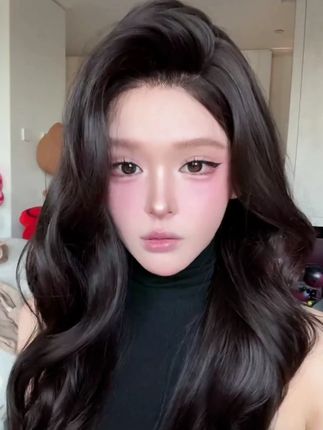 被这升级款假发惊艳到!小圆 “夺回 & 人生” 免发网设计超贴心,设计师精修的自然卷弧度刚刚好,蓬松又自然,戴出门被问发型在哪做的~#假发片 #素人改造 #发根蓬松 #妆教 #假发 @DOU+上热门 @巨量千川