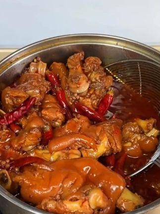 想吃卤味再也不用去外面买啦,自己在家卤,干净卫生,想吃什么卤 什么,加水即卤,简单方便又好吃,卤好的卤水放冰箱可以反复使用2-3次,性价比超高#卤味#辣卤#蜀中桃子姐#美食#现卤现捞