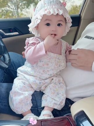 婴儿碎花背带裤套装春秋季新生儿连体衣女宝宝秋装洋气哈衣两件套#婴儿背带裤 #春秋套装 #女宝宝衣服 #碎花哈衣 #两件套