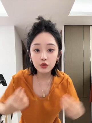 连帽小衫显白显瘦质感拉满#夏季必备#谁穿谁好看#显瘦穿搭#百搭上衣 #夏季新款