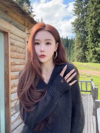 【浮云鎏金】廓形灰色v领破洞毛边设计毛衣 #毛衣 #v领毛衣 #时髦精 #秋冬穿搭 #今日分享