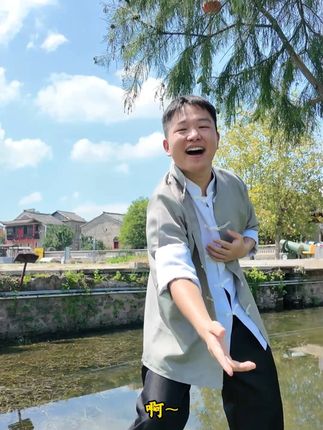洪湖岸边是家乡,万里长江, 不如百里洪湖水一曲洪湖水,悠悠几代情。重温经典韵味,每一个音符都在诉说着往昔的故事。每一句歌声都乘着浪,飘向远方。#红歌 #洪湖水 ##农村生活 #传播正能量