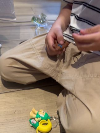 24 入洞洞惊喜!《山海经》款,六一送男女孩太可了 《山海经》爱好者看过来!这款 tungtungsahur24 入洞洞惊喜玩具,24 个洞洞藏着不同的惊喜,造型融入经典元素,神秘又有趣。男女孩都能玩,六一送或当生日礼物都很合适,孩子在拆洞洞时能体验探索的快乐,同时感受《山海经》的独特魅力,好玩又有内涵。#山海经洞洞乐 #洞洞乐玩具盲盒 #山海经玩具 #山海经玩偶 #山海经钥匙扣挂件