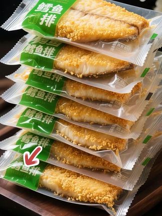 一口咬下深海鳕鱼排,“咔滋”声在齿间迸发!金黄酥脆的面包糠外壳层层碎裂,内里雪白鳕鱼肉鲜嫩多汁,咸香滋味与海洋鲜甜交织。外酥到掉渣,内软嫩弹牙,浓郁香气直钻鼻尖。不管是解馋独食,还是搭配蘸酱、配餐享用,都很满足,美味根本停不下来!#深海鳕鱼排 #舌尖上的美味 #好吃到停不下来 #大人小孩都爰吃 #抖音美食推荐官上热门