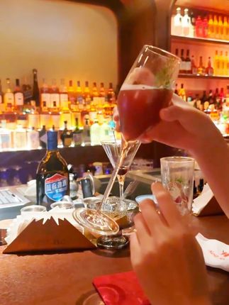 独属于自己的微醺时刻,就来一口蓝标劲酒调酒。#微醺时刻 #好喝不贵 #夏日饮品 #蓝标