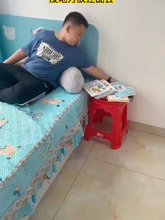 终于买到合适孩了的书架了,容量特别大,移动也很方便#可移动置物架 #多层书架 #移动书架 #收纳整理 #方便又实用