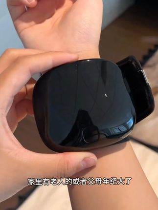“冬天不用卷袖子!腕式血压计实测,爸妈都说方便”#测血压 #手腕式血压计 #工厂自产自销 -9.24