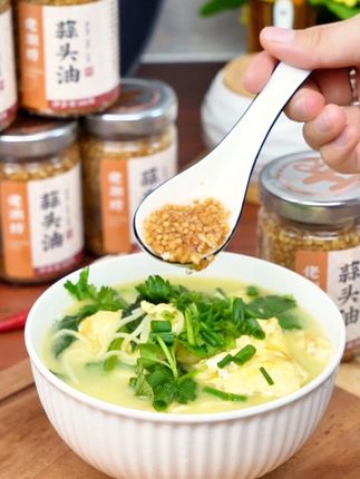 你知道煮汤常放的 #蒜头油 是怎么炸出来的吗?#潮汕美食