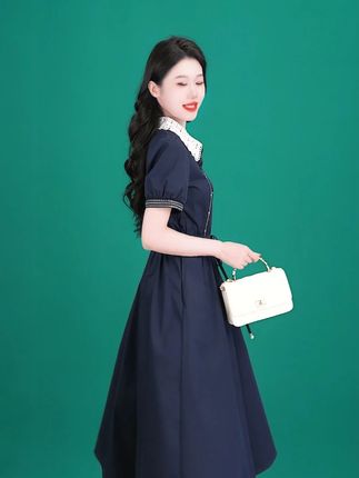 一件衣服的价值有很多,不仅可以让你变得很漂亮,更重要的是让你充满自信。#连衣裙#品质女装#遮肉显瘦#洋气减龄