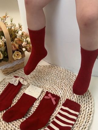 可别轻易尝试这款婴儿袜子,我怕你穿上就舍不得脱下来!它的材质极其柔软,仿佛小鸡绒毛般细腻,宝宝穿上后特别舒服#母婴好物 #宝妈推荐 #袜子🧦 #中筒袜