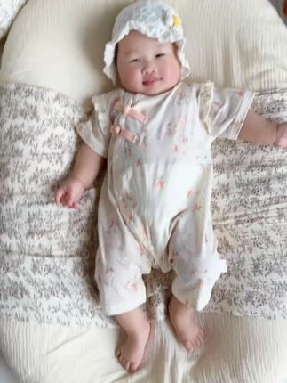 洋气小公主宝宝短袖连体衣 婴儿连体衣纯棉夏款宝宝短袖哈衣幼儿打底爬服中国风薄款洋气女宝#宝宝秀😘 #骗你生女儿 #生女儿就是用来打扮的 #被迫营业的宝宝上线了 #我家的小公主闪亮登场啦