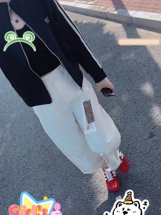 圈子越来越小,话也越来越少,有人称之为成熟,有人称之为孤独,而我觉得这叫看透,独处是为了不陪别人演戏,不争是为了放过自己的内心,生命几许要遵从自己,圈小、事少、挺好;一个人最好的状态就是孤独、安静、自由且清醒...