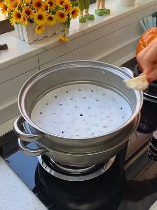 【实用好物】蒸笼纸纸垫一次性垫纸家用干净蒸馒头不粘笼屉纸#家用好物 #蒸笼纸 #一次性用品 #厨房必备 #不粘笼屉