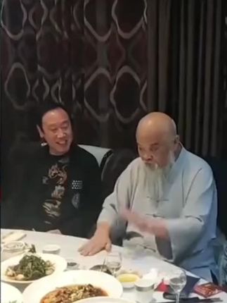 在直播间拍下有额外礼赠哦~ 在直播间拍下有额外礼赠哦~开通抖音月付~享受全场黄金十二期免息0利息0首付哦宝宝们~七天运险险也给姐姐们安排了哦~#裕润福 #金镯 #手镯 #古法 #足金999