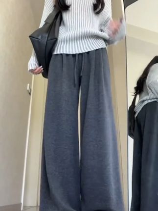 孕妇糯米阔腿裤,舒适与时尚并存~ 孕期也要做时尚孕妈!婧麒这条糯米阔腿裤绝了,面料软糯亲肤,阔腿设计显高又显瘦,托腹设计稳稳承托腹部,不管是搭配毛衣还是卫衣,都能穿出高级感,孕期穿搭选它就对了~#孕期穿搭 #穿搭分享 #孕妇装 #孕妇日常 #裤子