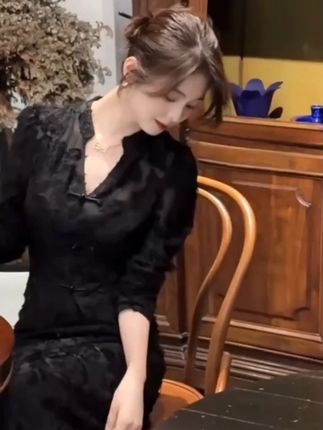 #张予曦毕雯珺真拍了红裙抱  #深情眼  #张予曦  #毕雯珺