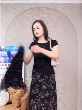 我穿这个裙子,我的妈呀,我太喜欢了,姐妹们,这个真的太漂亮太漂亮了 #夏款上新  #半身裙  #碎花半身裙