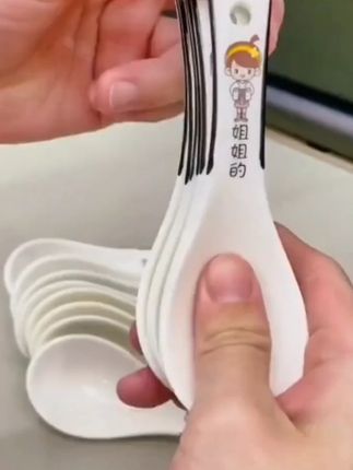 亲子卡通一家人创意小汤勺专人专用陶瓷小勺子同款喝汤勺瓷勺个性#亲子好物 #卡通汤勺 #陶瓷餐具 #可爱勺子 #家庭必备