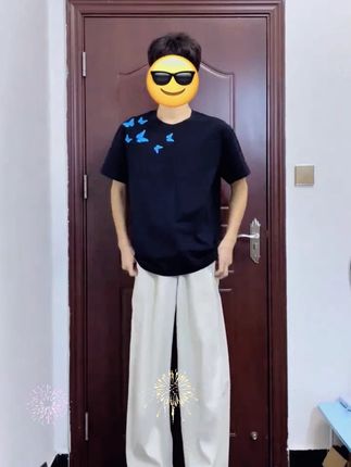 哇塞!家人们快来看这款NNEFC美式弯刀裤呀!它简直是时尚界的宠儿!男女都能穿,超赞的!那垂感简直绝了,走路都带风,瞬间气场拉满!而且它是阔腿直筒的设计,非常宽松,能完美地遮住腿上的肉肉,还特别显腿直呢!黑色更是经典百搭,无论是搭配简约的T恤,还是时尚的衬衫,都能轻松打造出cleanfit的风格,简直太爱了!宝子们,赶紧入手一条吧!#美式弯刀裤 #垂感阔腿裤 #cleanfit #黑色西裤 #百搭裤子