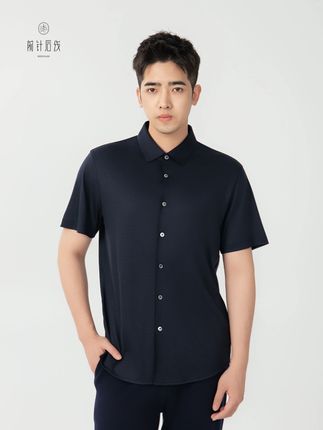 你敢相信这质感是羊毛做的 13微米极细绵羊毛 国王的礼物 #夏季穿搭 #品质男装 #polo衫 #国王的礼物 #短袖T恤
