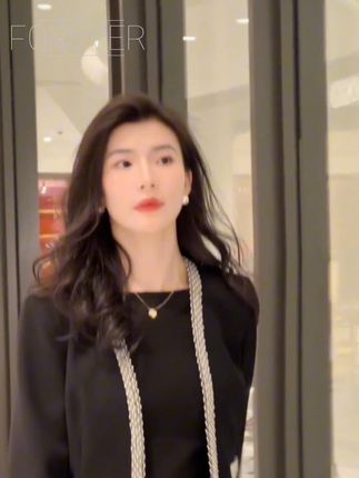 #张予曦毕雯珺真拍了红裙抱 #深情眼 #张予曦 #毕雯珺