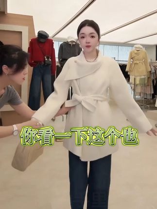 它懂你的欲言又止,也懂你的雷厉风行。 #设计师款大衣 #气质穿搭 #秋冬外套 #高级感 #大衣穿搭