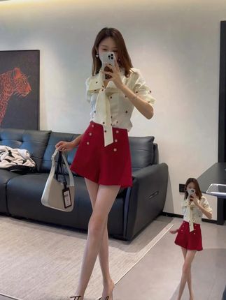 收腰蝴蝶结波点白衬衫红色短裤套装好美,气质温柔又干净! #显瘦穿搭 #穿出高级感 #御姐穿搭 #约会穿搭 #气质女神